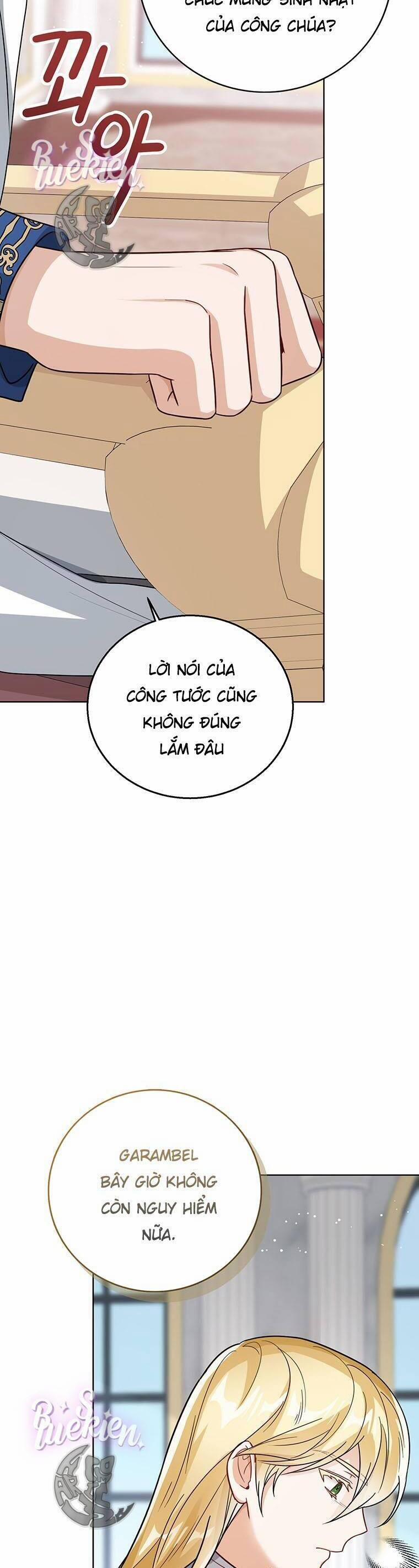 Công Chúa Bé Con Nhìn Vào Cửa Sổ Trạng Thái 26 trang 2